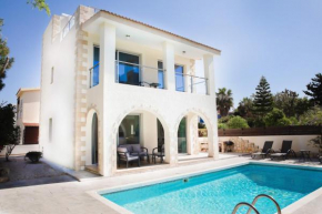Lighthouse Villa, Central & Close to Beach